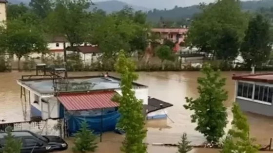 الفيضانات في أوردو تتسبب بغمر المنازل وأماكن العمل