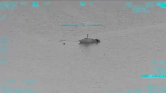 بالصوت والصورة: قارب لخفر السواحل اليوناني يرتكب جريمة مروعة بحق مهاجرين