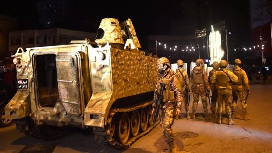 الجيش اللبناني يداهم ويعتقل مجموعة من السوريين… وهذه التهم الموجهة لهم