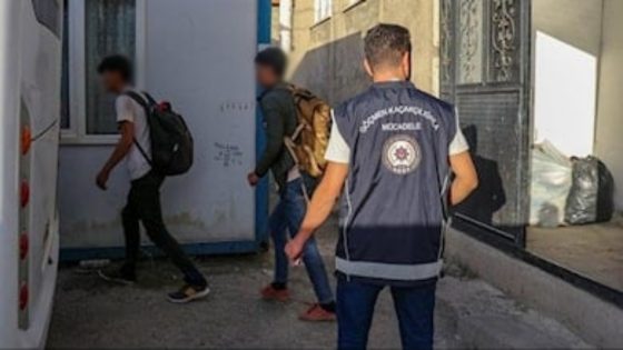 السلطات التركية تضبط مهاجرين غير شرعيين في وان
