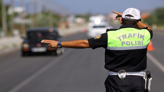 شرطي مرور تركي يكشف عن مخالفات ستطال فئات جديدة من السائقين