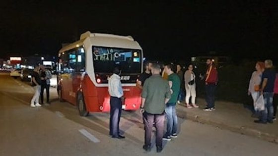 بالفيديو.. هجوم مسلح على حافلة بداخلها ركاب في دوزجه