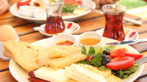 أفضل 11 مكانًا في اسطنبول لتناول الإفطار