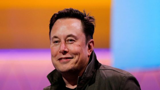 FILE PHOTO: SpaceX owner and Tesla CEO Elon Musk smiles at the E3 gaming convention in Los Angeles, California, U.S., June 13, 2019. REUTERS/Mike Blake/File Photo