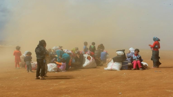 سفارة نظام أسد في الجزائر تغدر باللاجئين وتتركهم عالقين في الصحراء