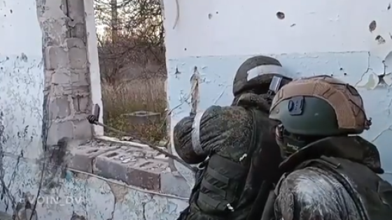 رغم كل التطور… الجيش الروسي يلجأ لاستخدام (مرآة) مكسورة من أجل تحديد مواقع الأوكرانيين