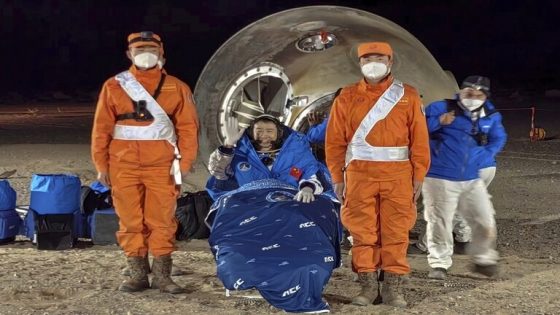 عودة 3 رواد على الأرض بعد 6 أشهر في الفضاء (فيديو)