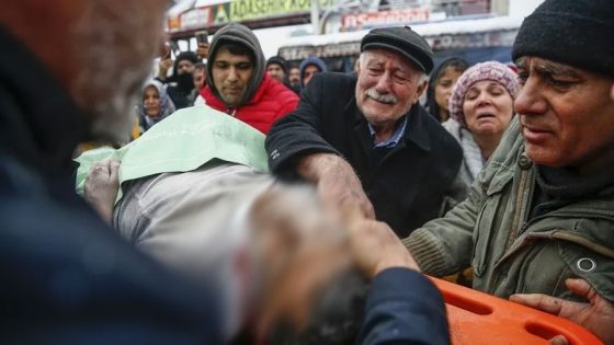 مجلة فرنسية تشمت بالكارثة التي حلت على تركيا وسوريا والمغردون يردون