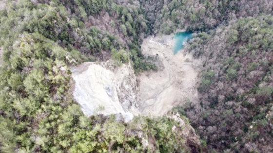 زلزال تركيا يتسبب بتشكل بركة مياه جديدة ساحرة المنظر في هاتاي (صور)