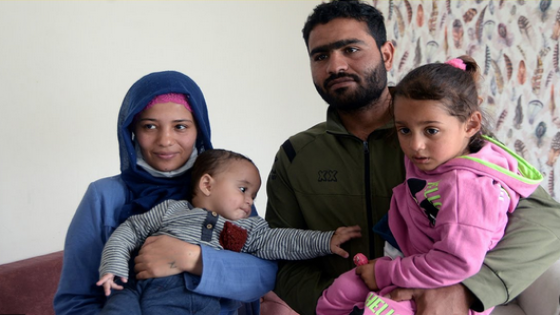بحثنا عنه في كل مكان.. أم سورية تلتقي بطفلها الرضيع بعد مرو 50 يوماً على الزلزال! (فيديو)