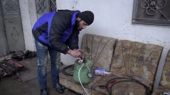 الحاجة أم الإختراع.. شاب سوري ينجح بتحويل الماء إلى غاز سريع الاشتعال!