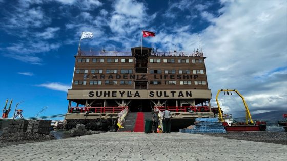 المدينة العائمة.. سفينة سياحية ساحرة تحتضن متضرري زلزال تركيا (صور)