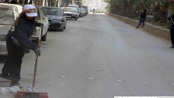 لأول مرة في سوريا.. تعيين عاملات نظافة إناث في شوارع مدينة حماة وانتقادات كبيرة “لقد خدعنا”! (صور)