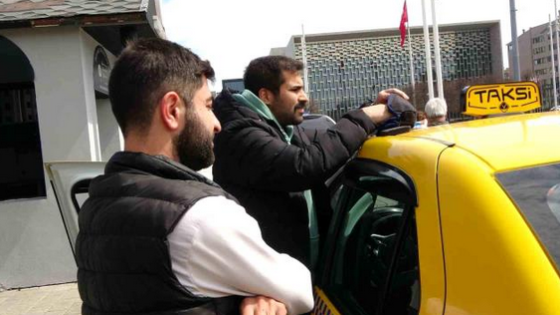 تغريم سائق سيارة أجرة بسبب طلبه 385 ليرة تركية لتوصيل سائحين أجانب إلى تقسيم! (صور)