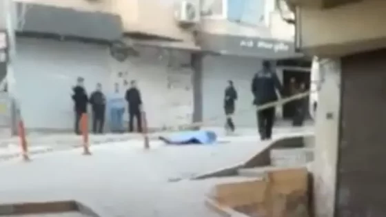 جريمة مروعة.. شبان أتراك يقطعون رأس شاب سوري في الريحانية ( فيديو )