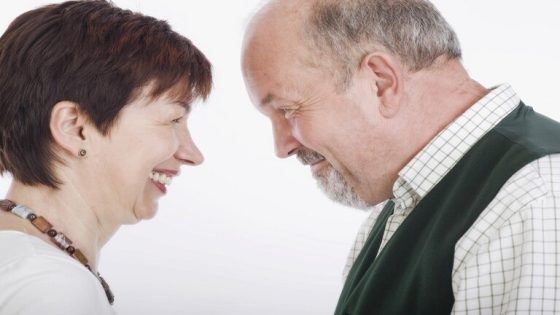 دراسة: لماذا عمر النساء أطول من عمر الرجال؟