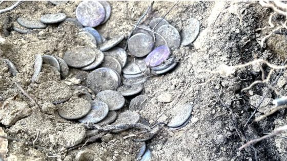 العثور على كنز من 200 عملة معدنية رومانية.. دُفن في إيطاليا