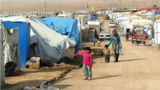 سوريون يناشدون المنظمات الإغاثية لمد يد العون لهم في المخيمات في بلد عربي