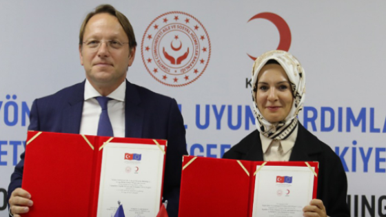 تركيا توقع مع الاتحاد الأوروبي مشروع دعم الاندماج الاجتماعي للأجانب