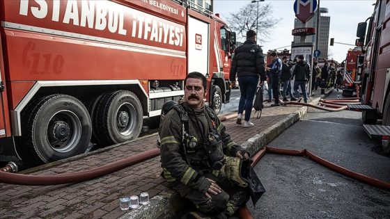 اندلاع حريق مخيف في مستودع بولاية اسطنبول (صور)