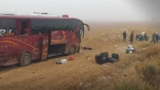 وفاة 7 سوريين وإصابة 17 آخرين بحادث سير مروع (صور)