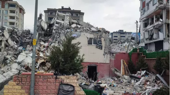 انهيار مبنى في زلزال كهرمان مرعش يكشف عن كارثة غير متوقعة (صور)