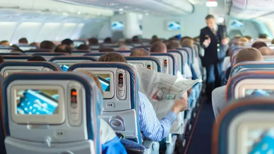 الجواب مفاجئ.. لماذا تطلب مضيفة الطيران من الركاب تفعيل وضع الطيران على هاتفهم المحمول قبل الاقلاع