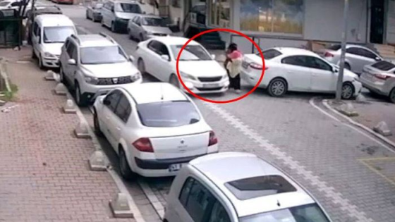 وسط الشارع.. حادثة تحرش بإمرأة منقبة في اسطنبول (فيديو)