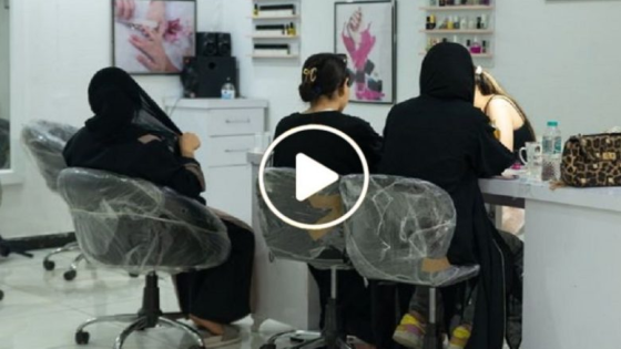 نساء يكسبن آلاف الدولارات شهرياً.. ظاهرة غريبة وجديدة تنتشر داخل صالونات تجميل السيدات في سوريا (فيديو)