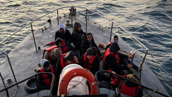 إنقاذ 54 سورياً بعد غرق قارب في البحر المتوسط