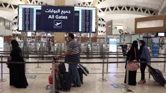 بلد عربي يوصي مواطنيه بعدم السفر إلى سوريا