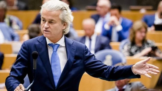 السياسي الهولندي المتطرف ” خيرت فيلدرز “يعلن تراجعه عن موقفه الذي اقترحه في عام 2018 بشأن القرآن والمساجد