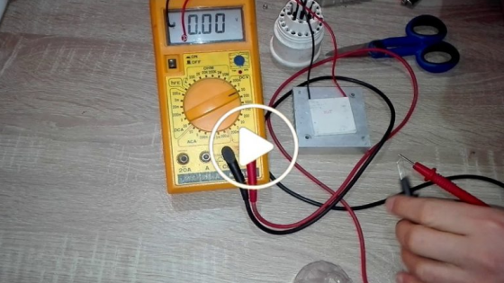 يوضع في المنزل… إبتكار جهاز صغير الحجم يولد الكهرباء بشكل مجاني “وداعاً لدفع فواتير الكهرباء” (فيديو)