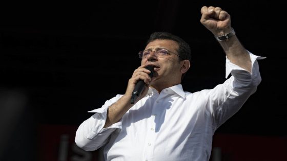 Istanbul Mayor Ekrem Imamoglu of the main opposition Republican People's Party (CHP) address supporters during an election rally, ahead of the May 28 presidential runoff vote, in Istanbul on May 27, 2023. (Photo by Yasin AKGUL / AFP)