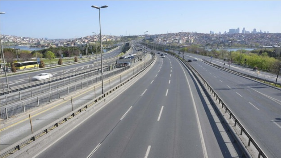 إسطنبول تشهد هدوءًا غير مسبوق في الطرقات ومحطات المواصلات العامة قبيل عيد الفطر (صور)