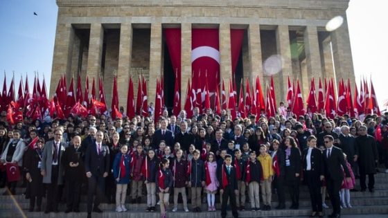 تركيا تستعد للاحتفال بيوم السيادة الوطنية والطفل في 23 أبريل… فهل هناك عطلة رسمية