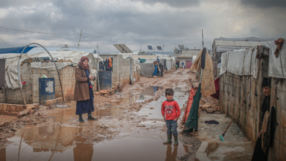 تحذيرات من إنتشار الجرب بين السوريين في المخيمات