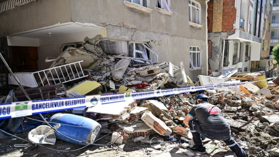 انهيار الطابق الأرضي مخيف في بهجيلي ايفلار بولاية إسطنبول (صور)