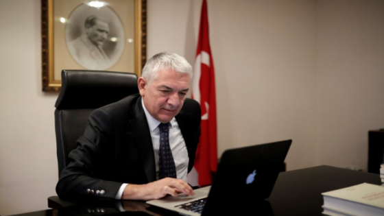 سفير تركي: تركيا تخلت عن فكرة “سوريا دون الأسد”