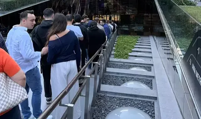 80-bin-tl-lik-kuyruk-birbirlerini-ezdiler-9633